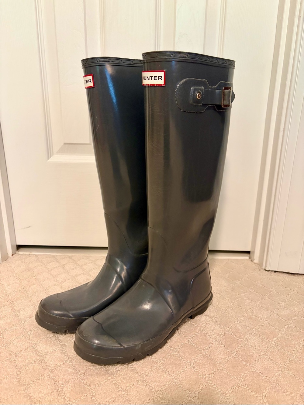 Hunter Tall Original Gloss Rain Boots in Graphite Grey, women’s size 8